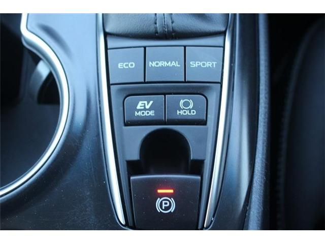 TOYOTA CAMRY HYBRID 2019 Image 31
