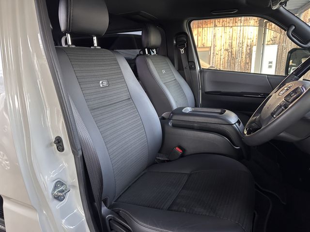 TOYOTA HIACE VAN 4WD 2025 Image 31