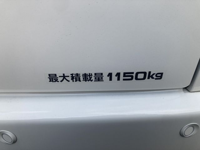 TOYOTA HIACE VAN 2WD 2025 Image 31