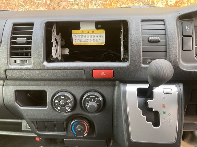 TOYOTA HIACE VAN 2WD 2025 Image 31