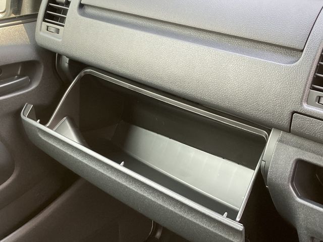 TOYOTA HIACE VAN 2WD 2025 Image 31