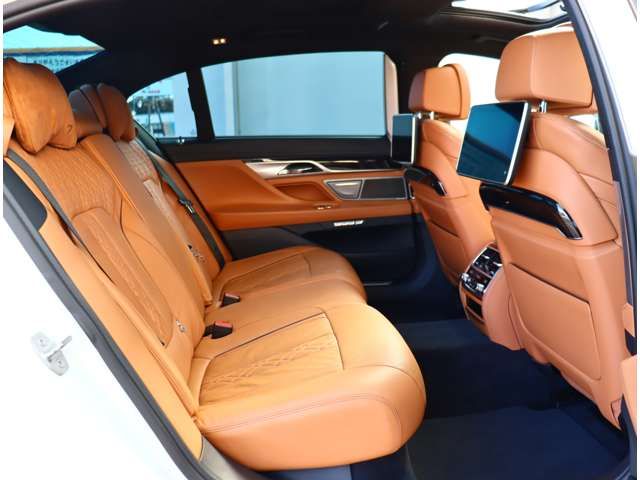 BMW 7SERIES 2016 Image 31