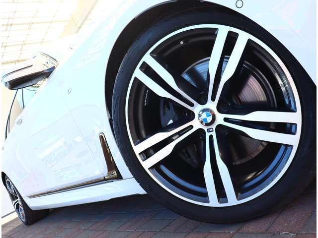 BMW 7SERIES 2016 Image 31