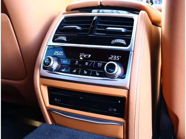 BMW 7SERIES 2016 Image 31