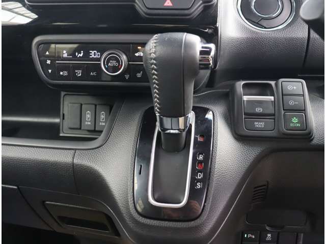 HONDA N BOX CUSTOM 2022 Image 31