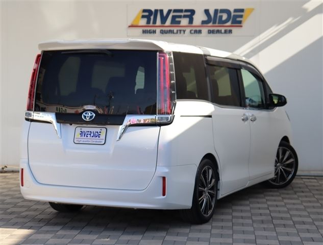 TOYOTA ESQUIRE HYBRID 2017 Image 31