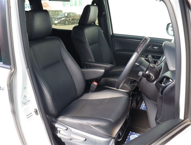 TOYOTA ESQUIRE HYBRID 2017 Image 31