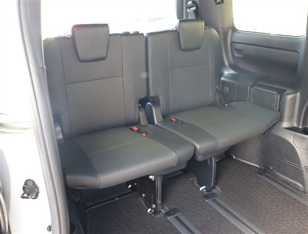 TOYOTA ESQUIRE HYBRID 2017 Image 31