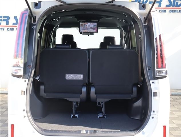 TOYOTA ESQUIRE HYBRID 2017 Image 31