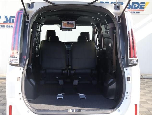 TOYOTA ESQUIRE HYBRID 2017 Image 31