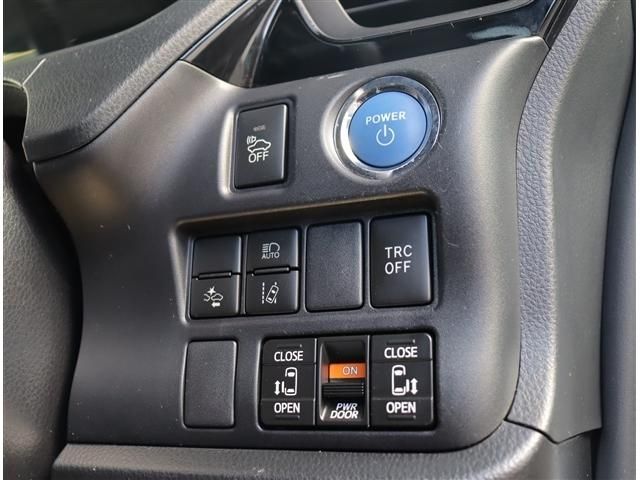 TOYOTA ESQUIRE HYBRID 2017 Image 31