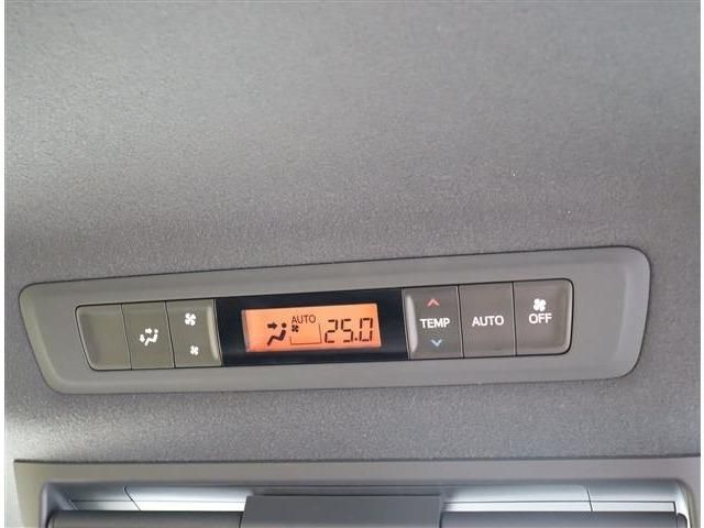 TOYOTA ESQUIRE HYBRID 2017 Image 31