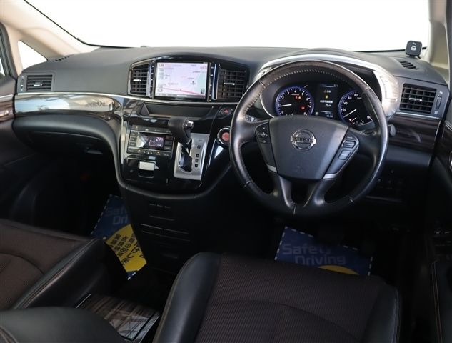 NISSAN ELGRAND 2015 Image 31