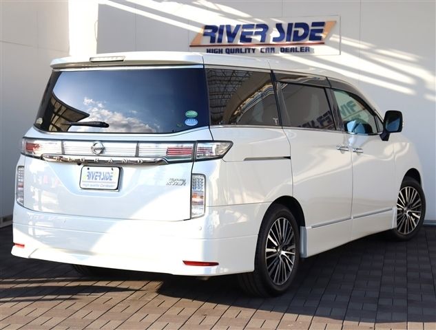 NISSAN ELGRAND 2015 Image 31