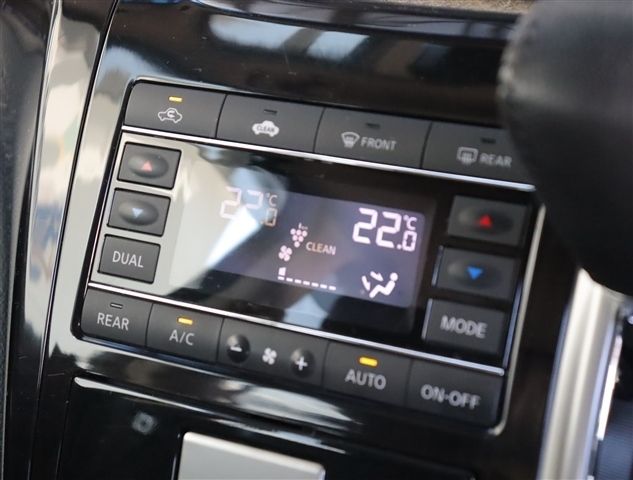 NISSAN ELGRAND 2015 Image 31