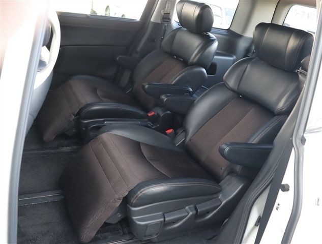 NISSAN ELGRAND 2015 Image 31