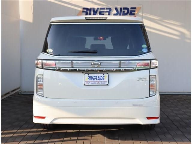 NISSAN ELGRAND 2015 Image 31