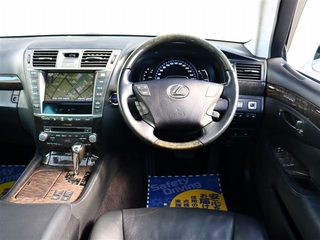 TOYOTA LEXUS LS600H 2012 Image 31