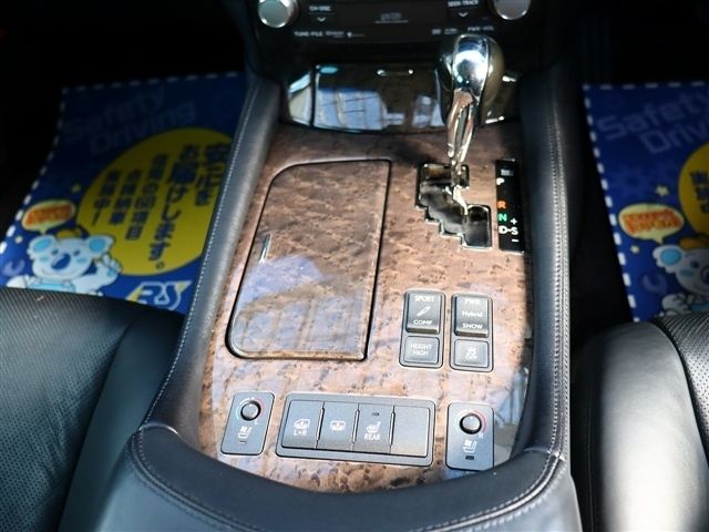 TOYOTA LEXUS LS600H 2012 Image 31