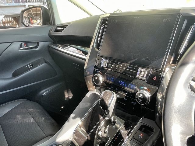 TOYOTA ALPHARD 2018 Image 31