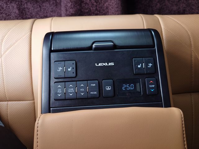 TOYOTA LEXUS ES300H 2019 Image 31