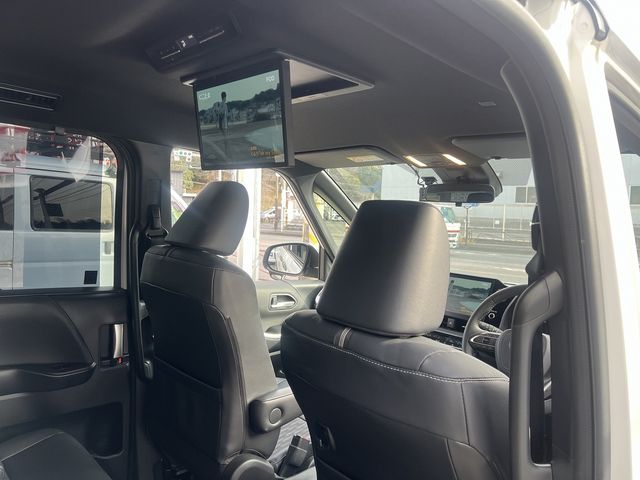 TOYOTA NOAH 2023 Image 31