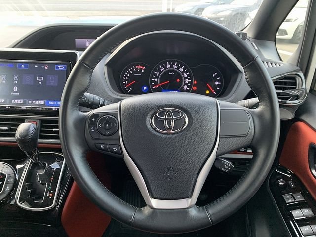 TOYOTA VOXY 2017 Image 31