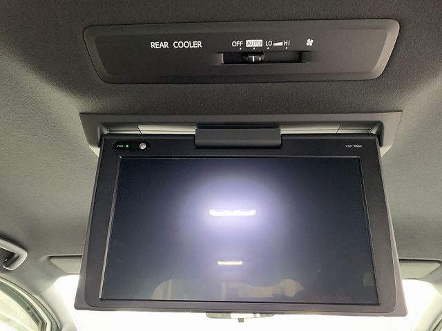 TOYOTA VOXY 2017 Image 31