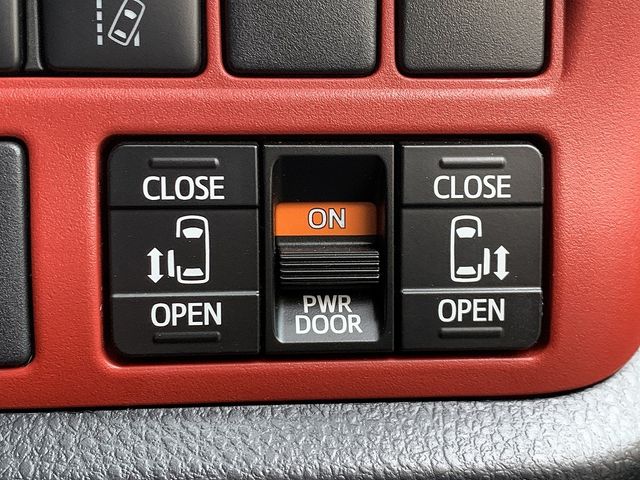 TOYOTA VOXY 2017 Image 31