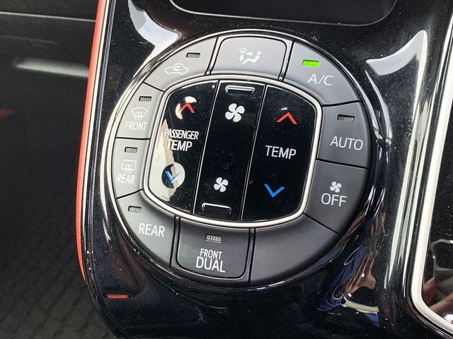 TOYOTA VOXY 2017 Image 31