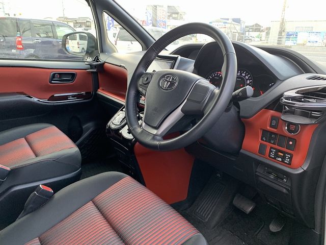 TOYOTA VOXY 2017 Image 31