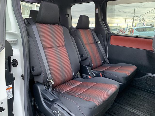 TOYOTA VOXY 2017 Image 31