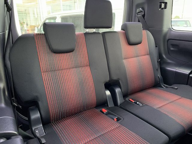 TOYOTA VOXY 2017 Image 31