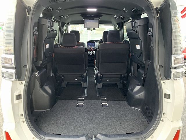 TOYOTA VOXY 2017 Image 31