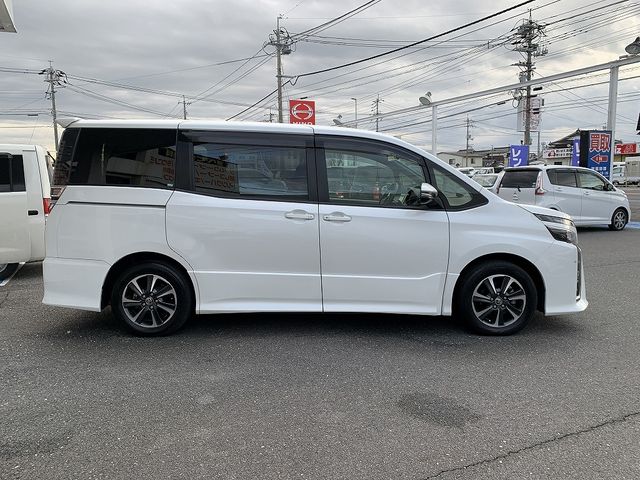 TOYOTA VOXY 2017 Image 31