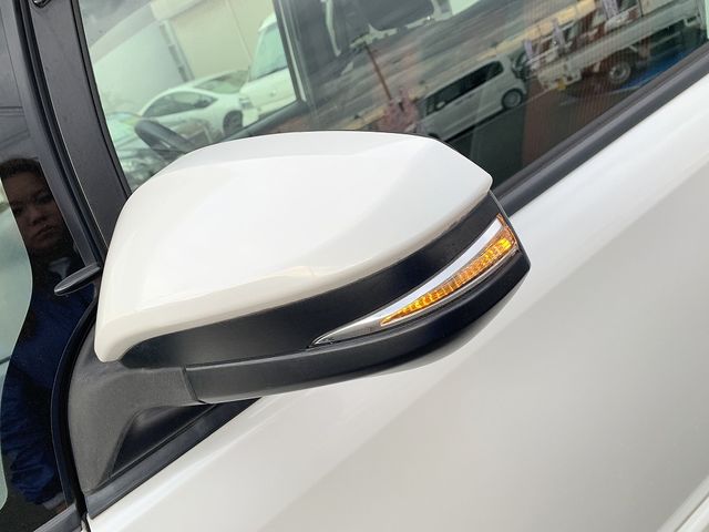 TOYOTA VOXY 2017 Image 31