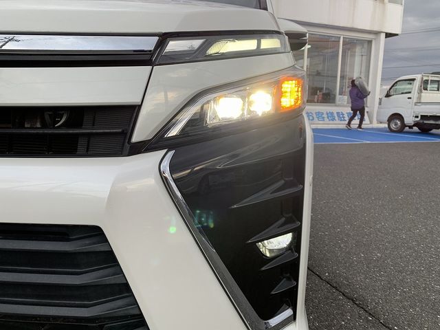 TOYOTA VOXY 2017 Image 31