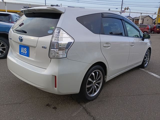 TOYOTA PRIUS ALPHA 2014 Image 31