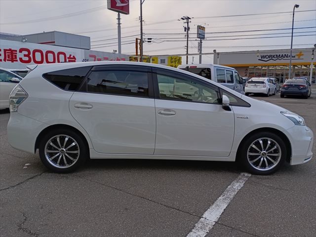 TOYOTA PRIUS ALPHA 2014 Image 31