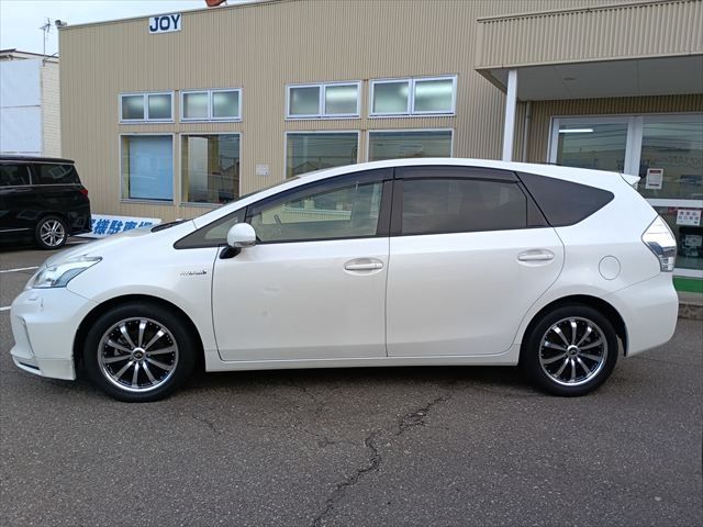 TOYOTA PRIUS ALPHA 2014 Image 31