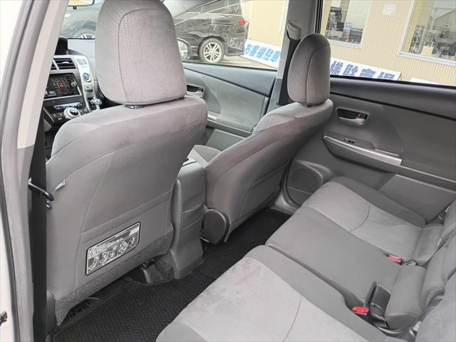 TOYOTA PRIUS ALPHA 2014 Image 31