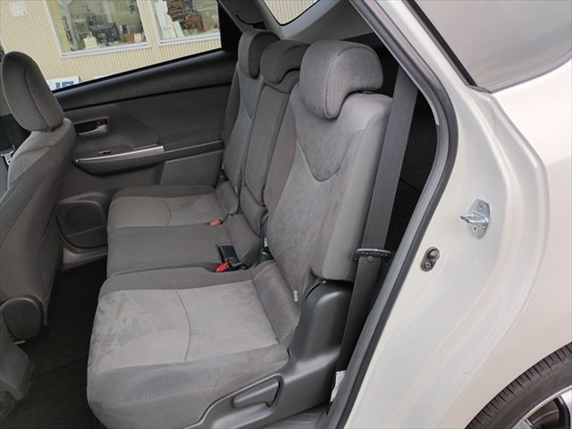 TOYOTA PRIUS ALPHA 2014 Image 31