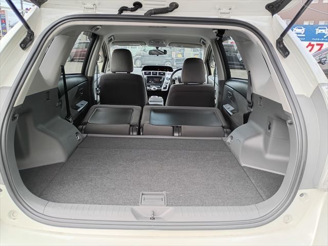 TOYOTA PRIUS ALPHA 2014 Image 31