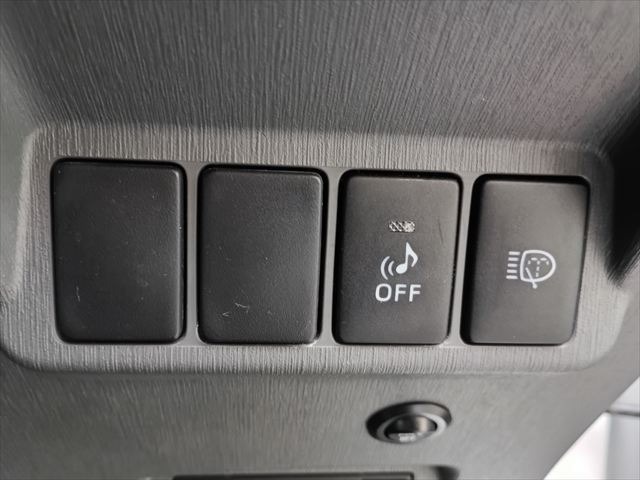 TOYOTA PRIUS ALPHA 2014 Image 31