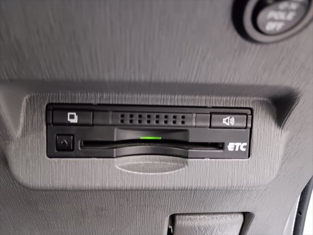 TOYOTA PRIUS ALPHA 2014 Image 31