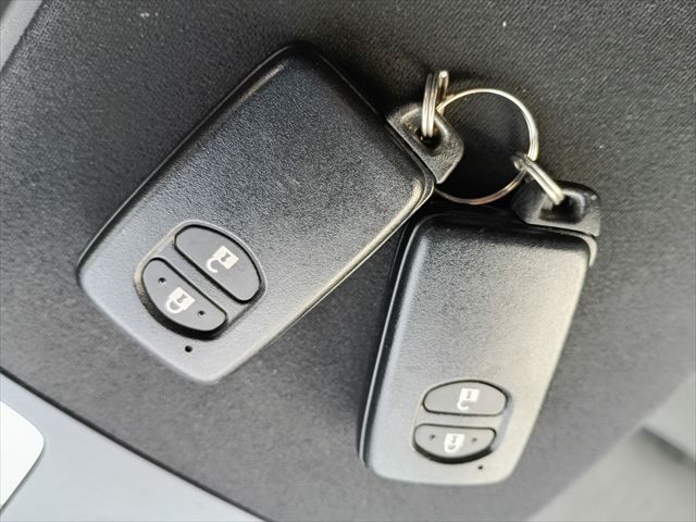 TOYOTA PRIUS ALPHA 2014 Image 31