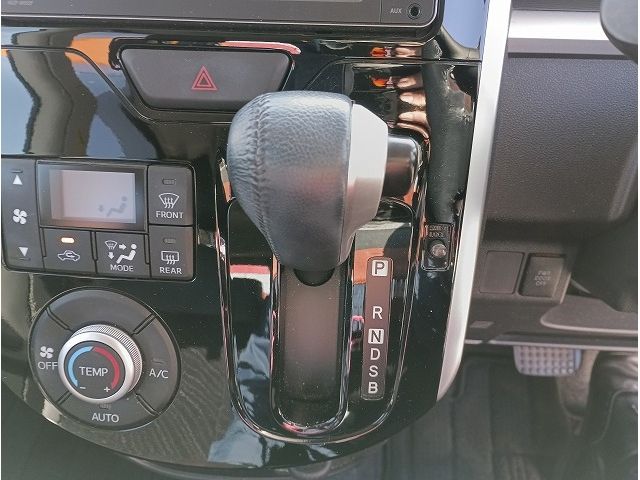 DAIHATSU TANTO CUSTOM 2015 Image 31