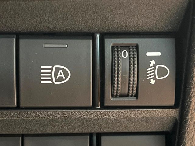 TOYOTA VOXY 2022 Image 31