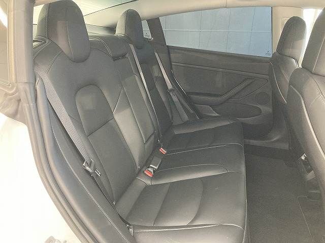 TESLA MODEL 3 2022 Image 31