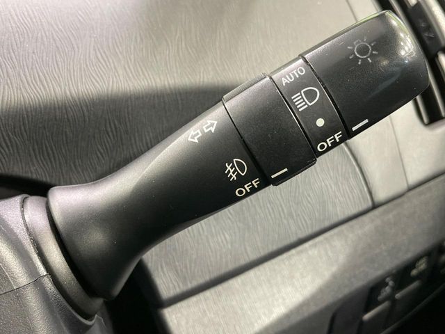 TOYOTA PRIUS 2012 Image 31